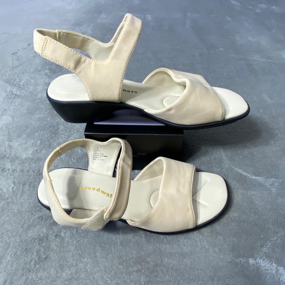 Cloudwalkers Sandals Womens 11W Cream Savanna 6075 Wide Wedge Hook Loop Strap